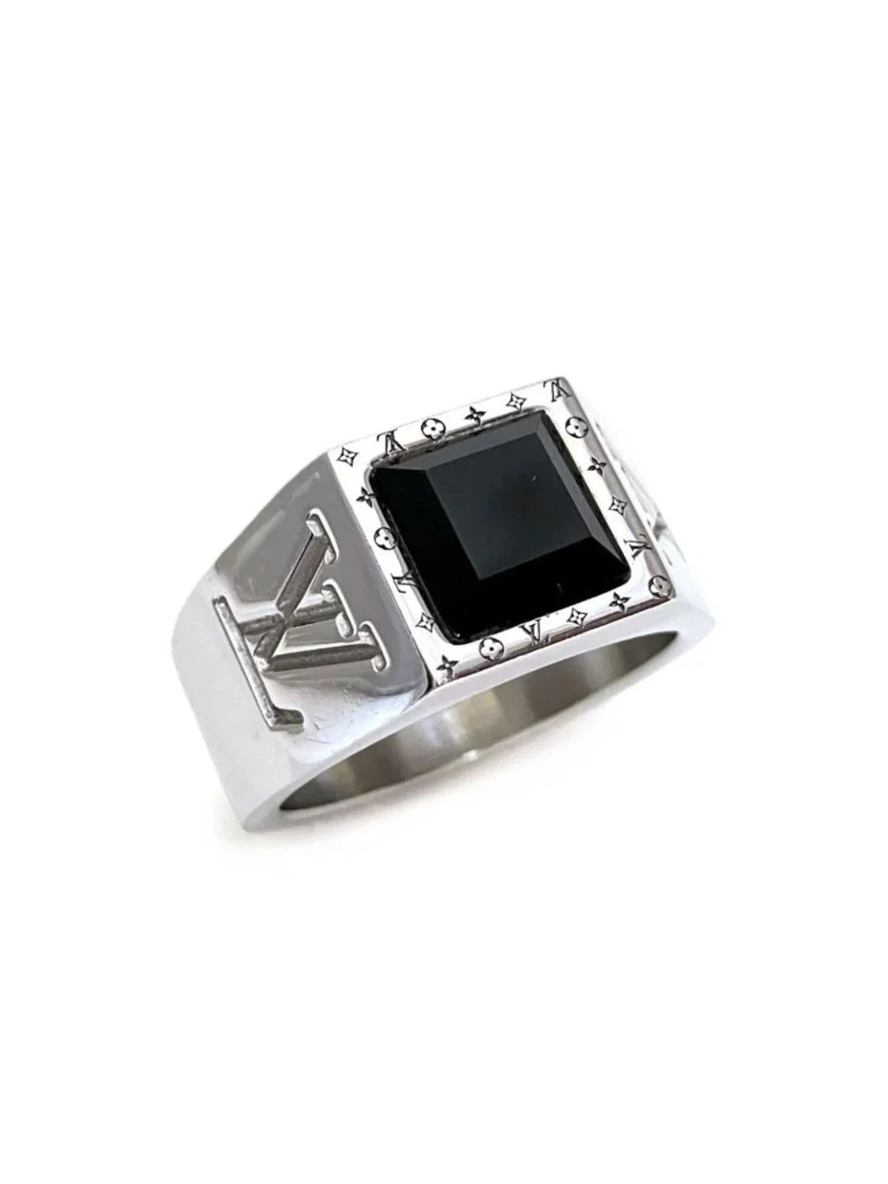 Louis Vuitton Bague Monogram Ring a Creasing Sally Gross Weight